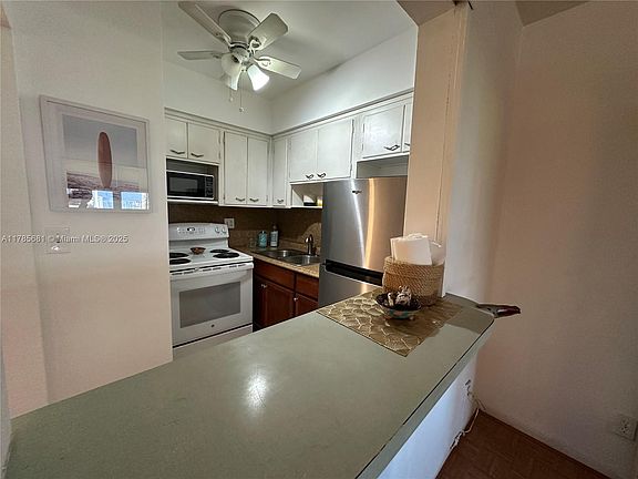 3rd image of 801 Atlantic Shores Blvd APT 116