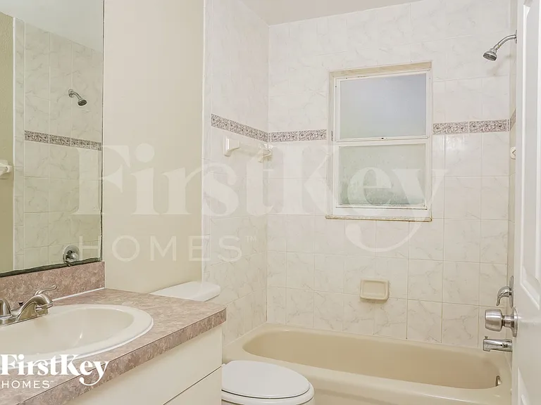 2476 Parrot St — Photo 17