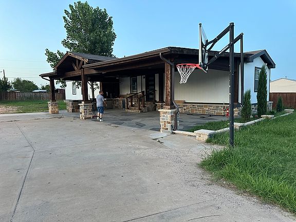 5th image of 907 Hoss Rd