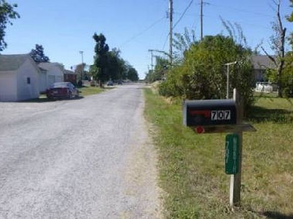 Exterior Neighborhood (street photo)