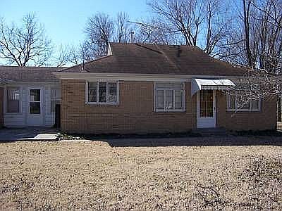 2nd image of 209 W Walnut St