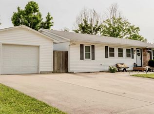 204 Meadowlark Dr, Godfrey, IL 62035