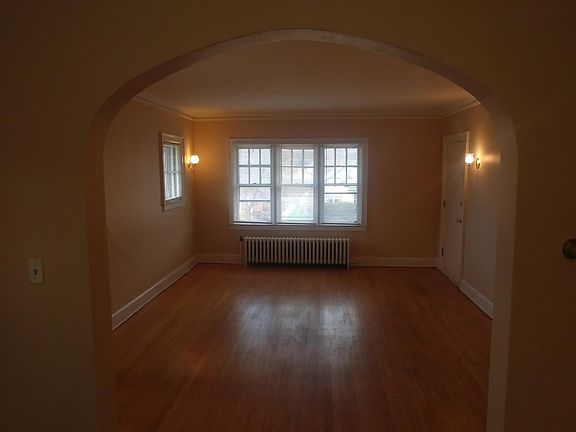 5th image of 2234 Auburn St APT 3
