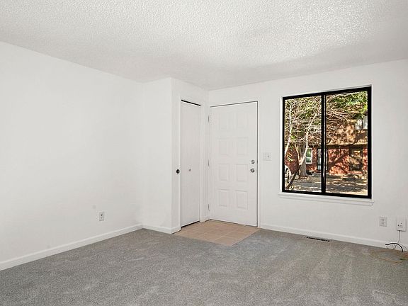 4th image of 218 E 8th Ave