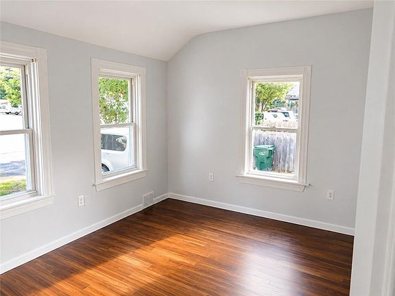 4th image of 115 Rock Ave