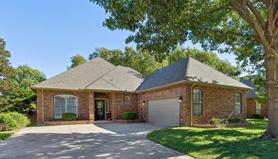 1st image of 1113 Riviera Dr