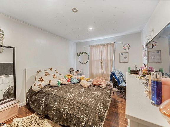 3rd image of 13-23 Allen St