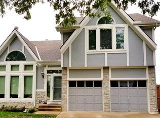 21506 W 53rd Ter, Shawnee, KS 66226