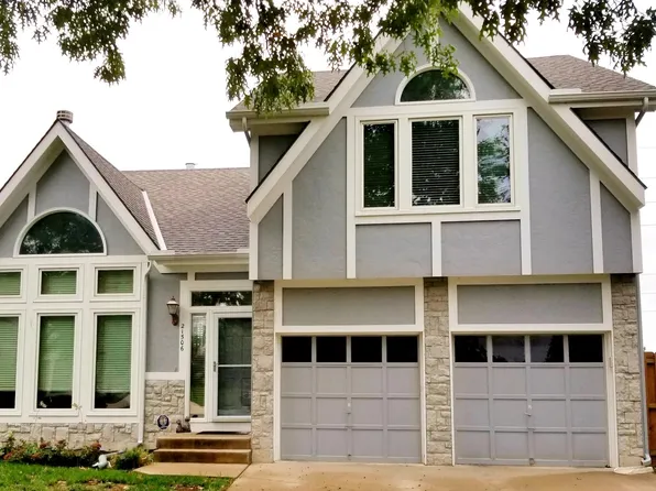 21506 W 53rd Ter, Shawnee, KS 66226