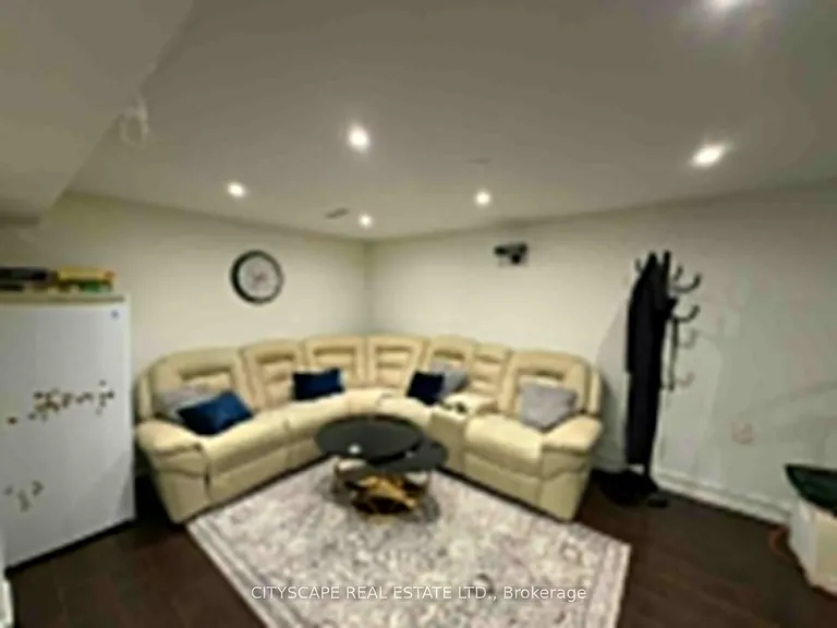 3346 Chokecherry Cres — Photo 2