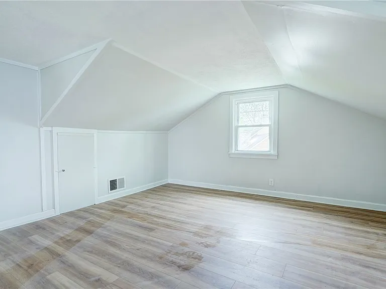 904 Lake Rd — Photo 24