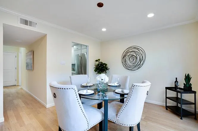 1323 Hoover St — Photo 8