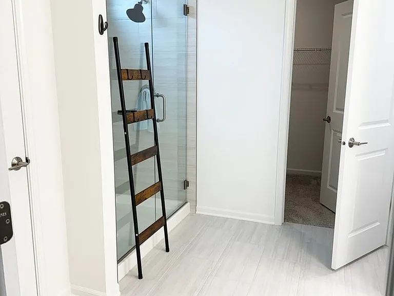 715 Alberta Ave — Photo 10