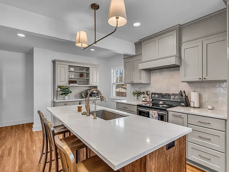 2716 SW 13th St — Photo 5
