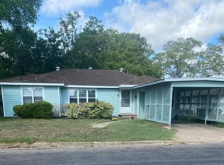 305 Willis St, Hallettsville, TX 77964