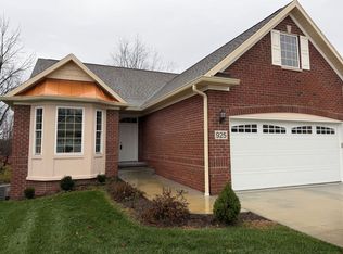 925 W Baywood Dr, Bloomington, IN 47403