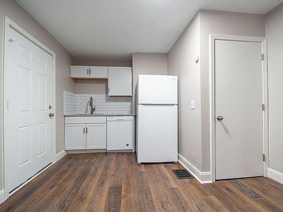 3rd image of 771 E Tulane Rd