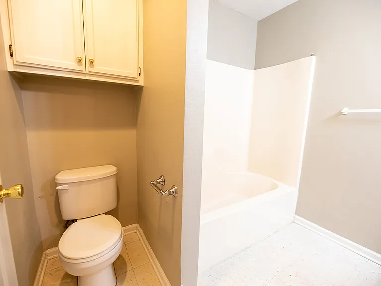 1812-ESTHER-1-BATHROOM_12132022