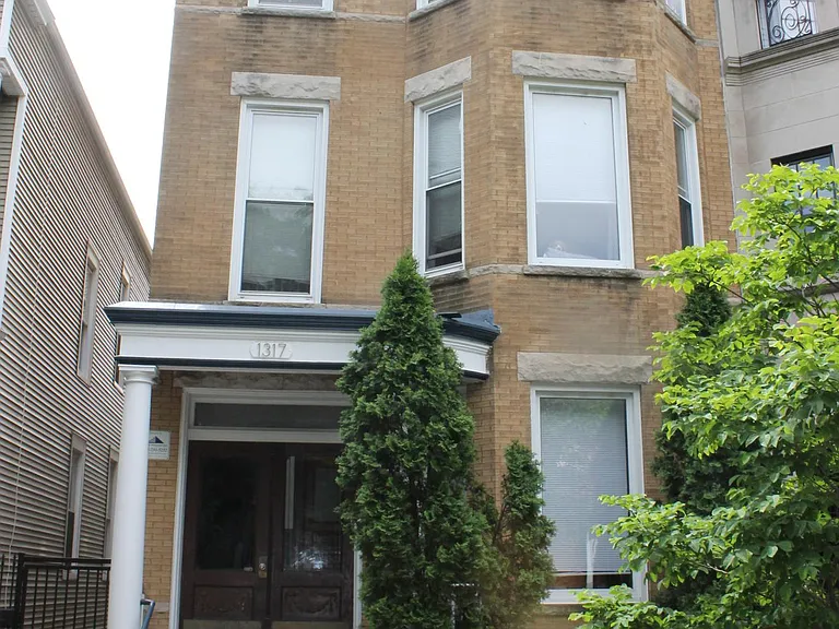 1317 W Roscoe St #G — Photo 1
