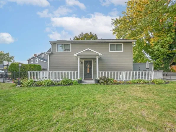 45 Jervis Avenue, Copiague, NY 11726