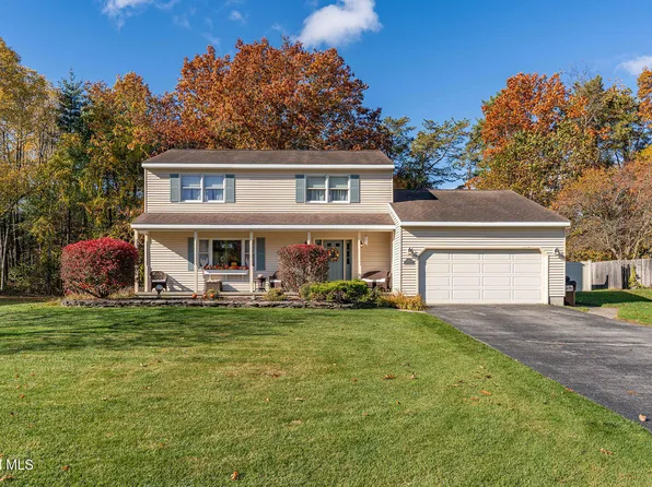 15 Hidden Hills Drive, Queensbury, NY 12804