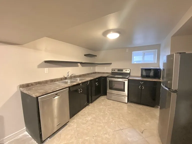 147 Holton Ave S #1 — Photo 6