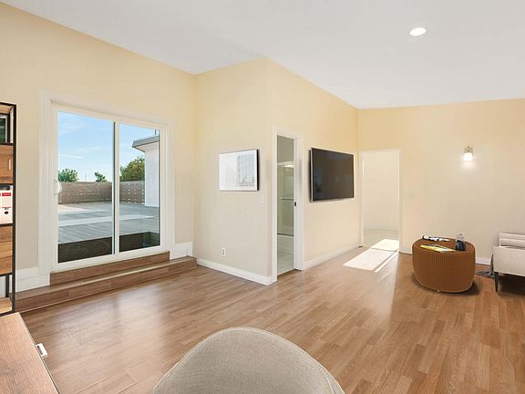5th image of 12213 Havelock Ave