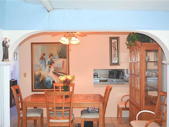 5th image of 623 SE 12th Ave APT 124