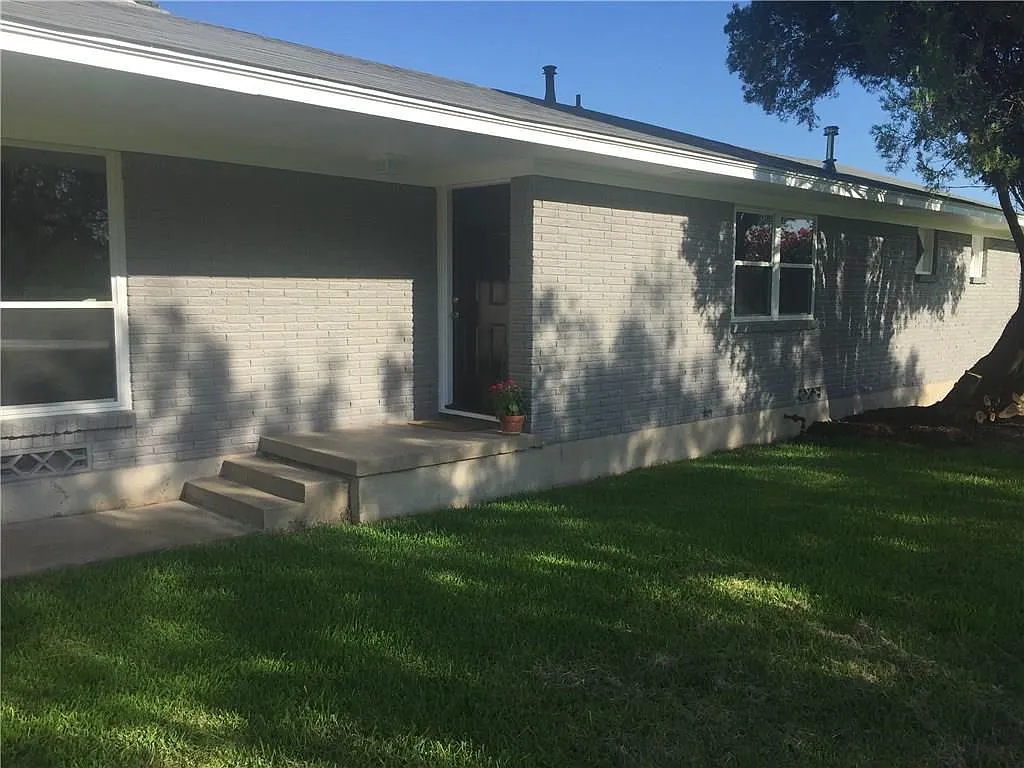 5 bed, 1900 sqft, $2,500 — Photo 2