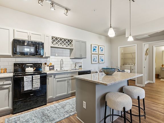 2 Bedroom Premier Garden-Renovated