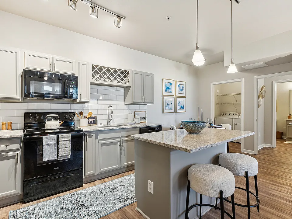 2 Bedroom Premier Garden-Renovated