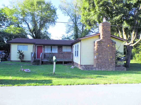 736 Maple St, Auburn, KY 42206