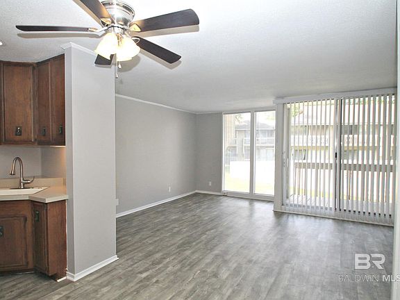 5th image of 1051 Seacliff Dr N #2A