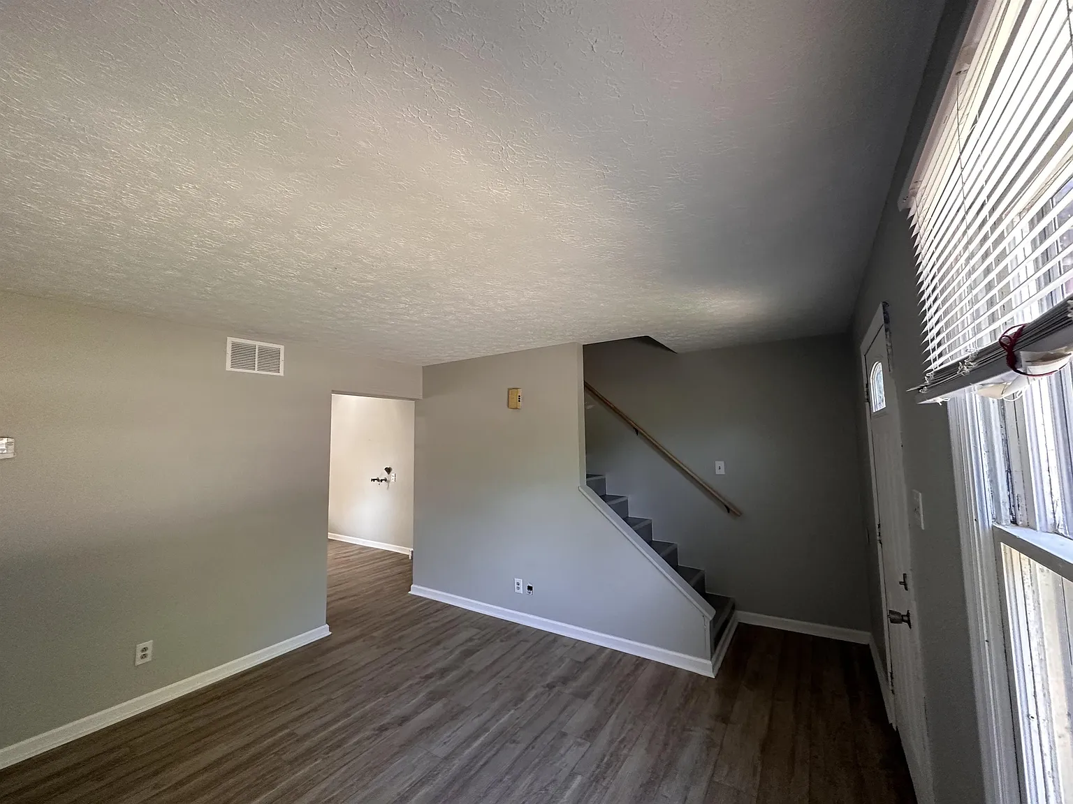 105 Alice- A - Unit 1 — Photo 2