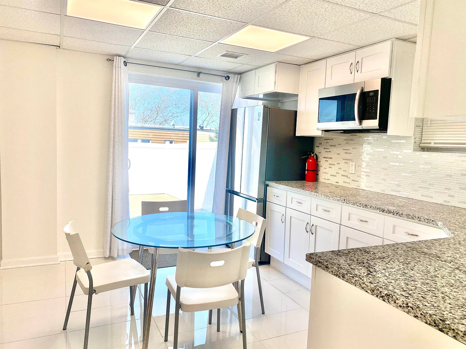 4 bed, 2.0 bath, $4,000 — Photo 4