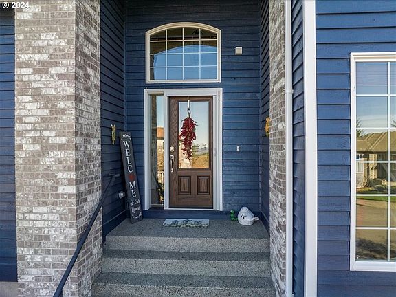 3rd image of 13950 SW Hillshire Dr