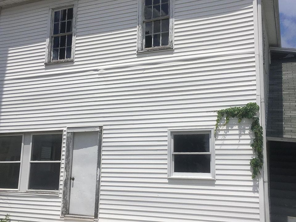1st image of 618 Young St