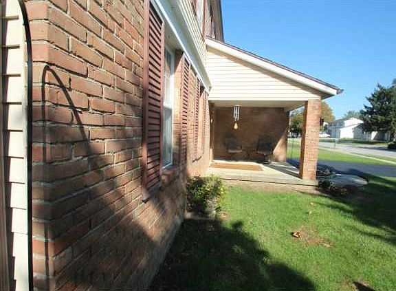 4th image of 1261 Hanson St