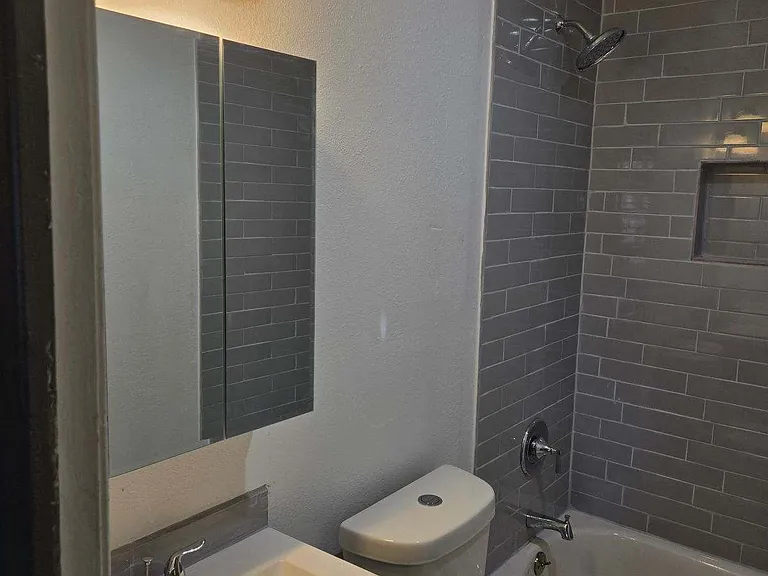 308 N Elm St — Photo 10
