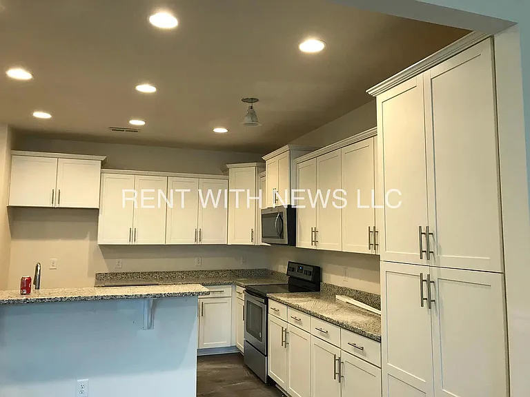 1070 Coldstream Dr — Photo 9