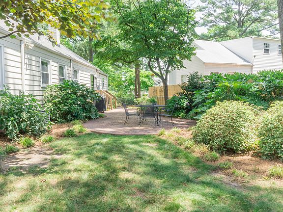 4th image of 150 Dover Cir