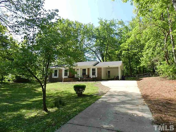 2nd image of 804 Oakdale Dr