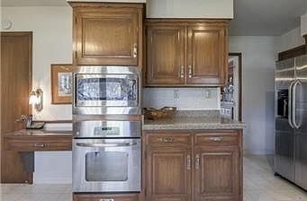 5th image of 9959 Foster St