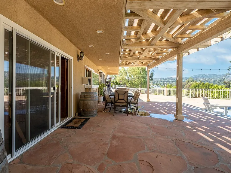 4321 Clear Valley Dr — Photo 57