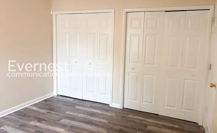 1527 Stuart St — Photo 9
