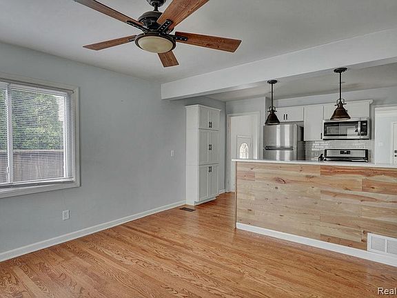 5th image of 1029 Cora St