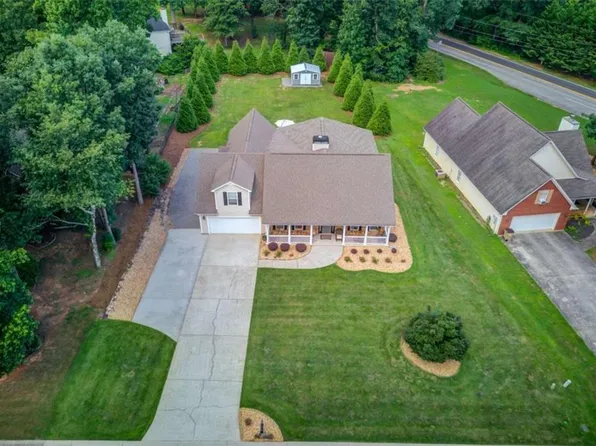 40 Legacy Dr, Hoschton, GA 30548