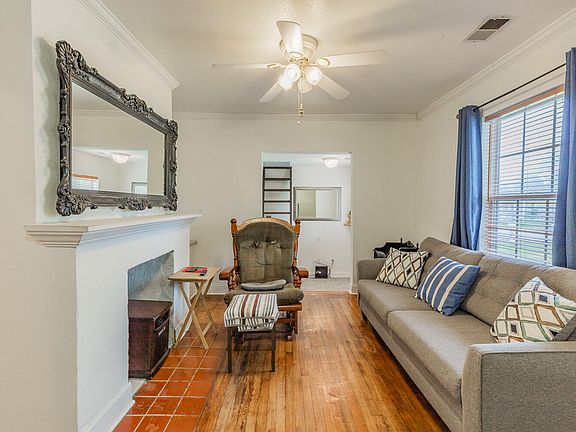 5th image of 609 Carden Ave
