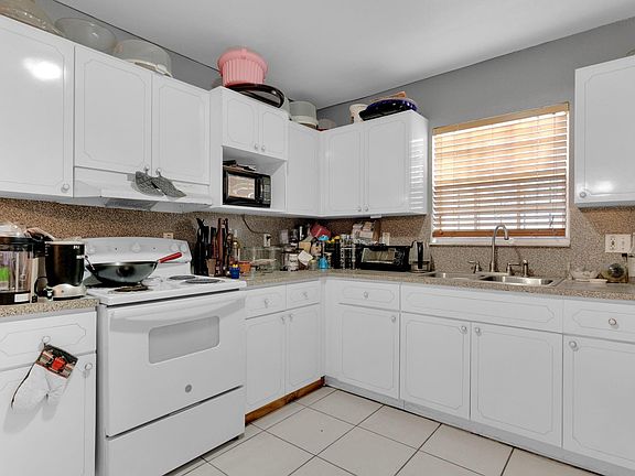 4th image of 1560 NW 51st Street