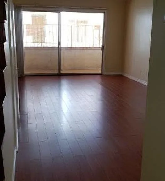 615 N Isabel St — Photo 7